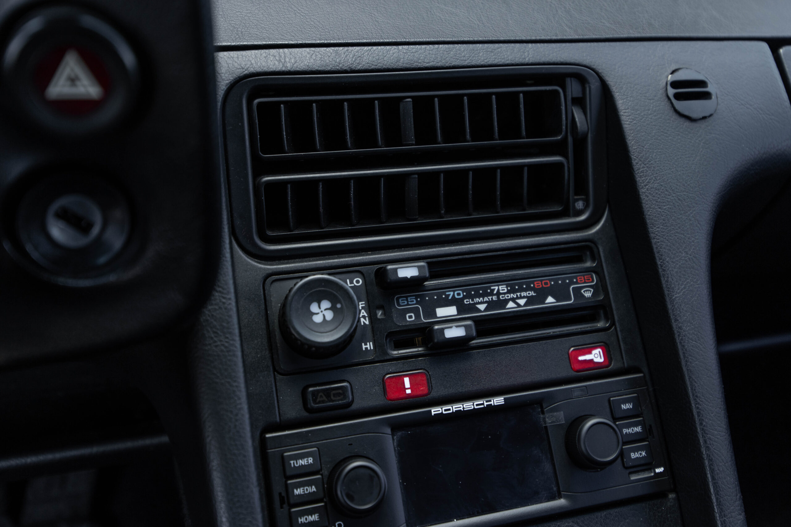 Image of Porsche 928