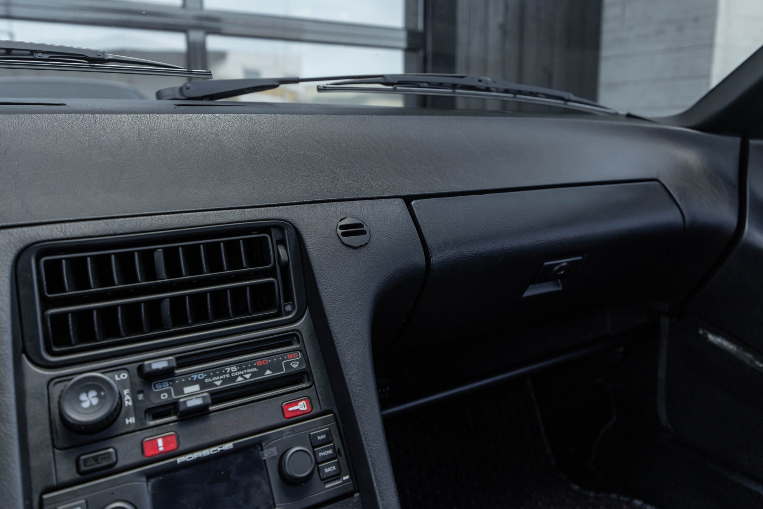 Image of Porsche 928